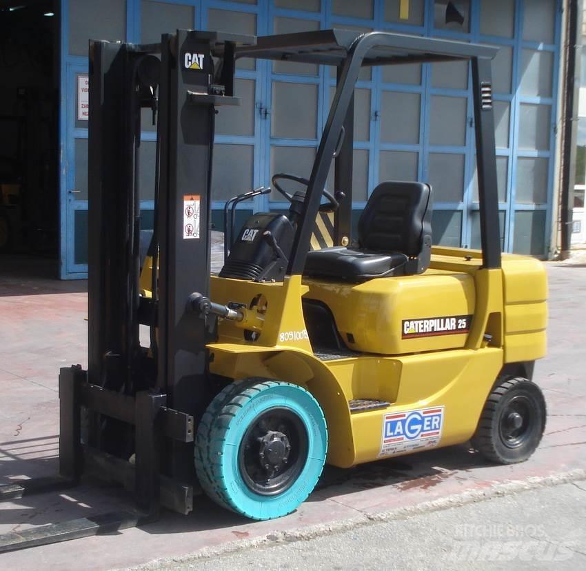 CAT GP25 Περονοφόρα ανυψωτικά κλαρκ με φυσικό αέριο LPG
