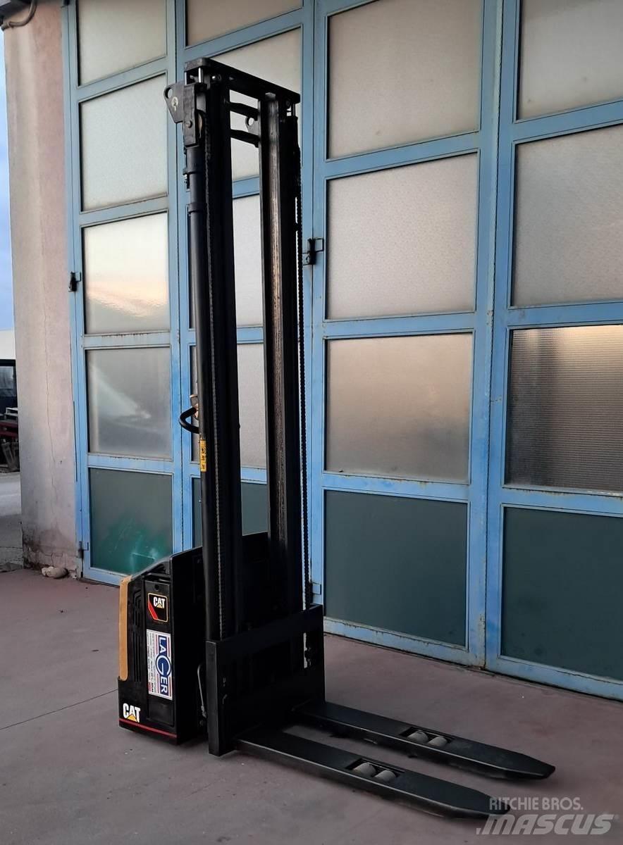 CAT NSP12N Χειροκίνητο περονοφόρο ανυψωτικό
