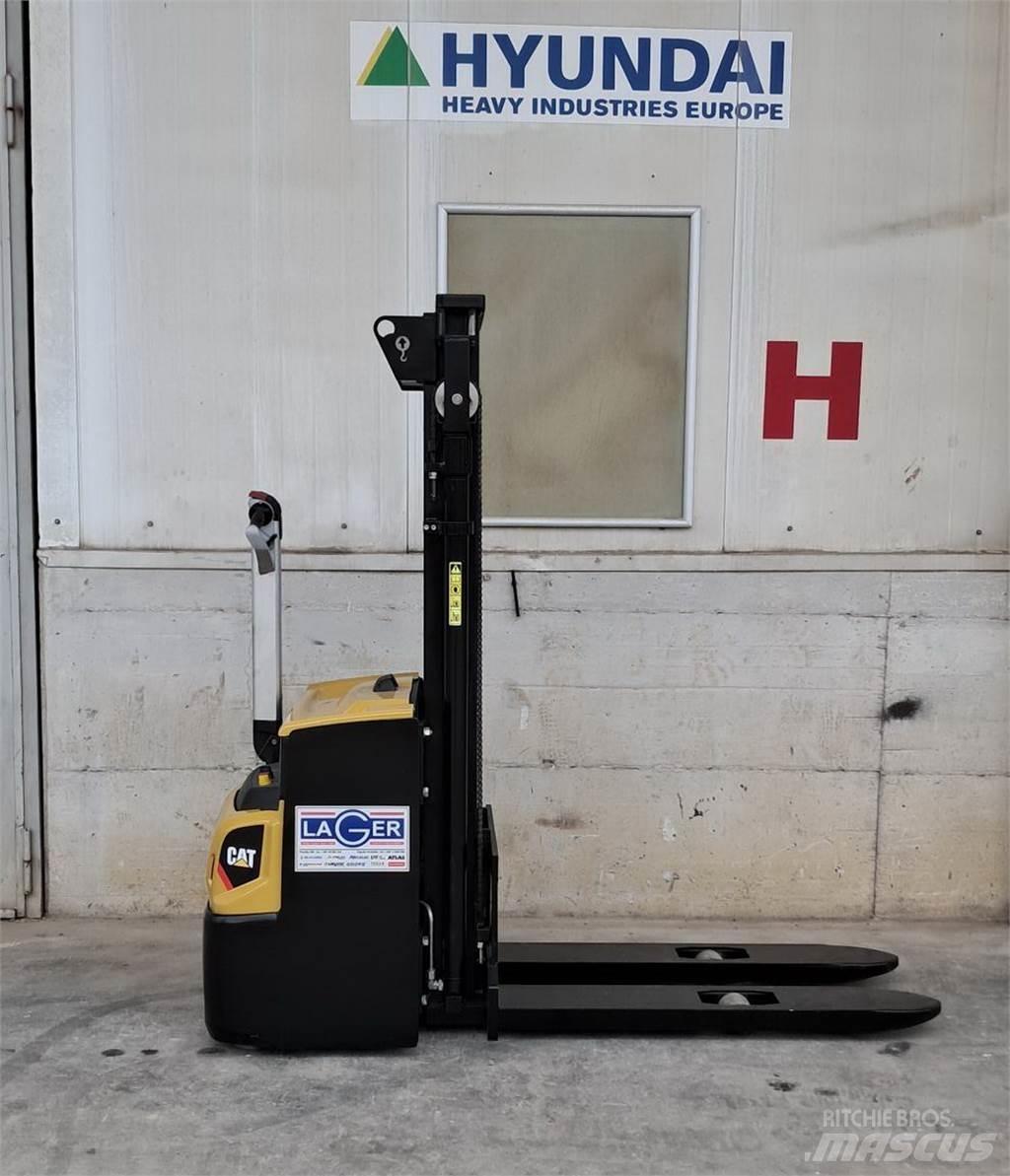CAT NSP12N2 Χειροκίνητο περονοφόρο ανυψωτικό