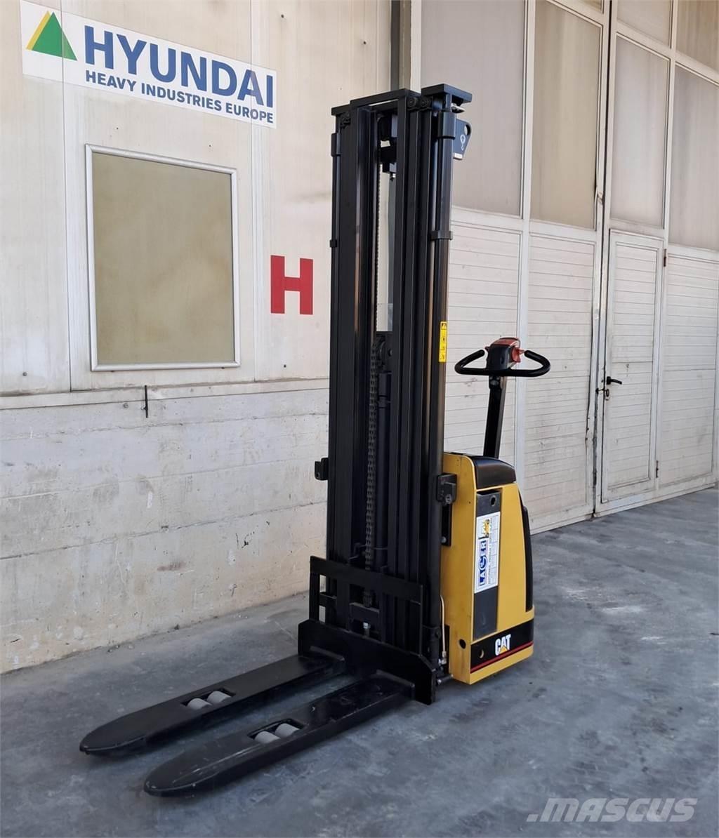 CAT NSP16K Χειροκίνητο περονοφόρο ανυψωτικό