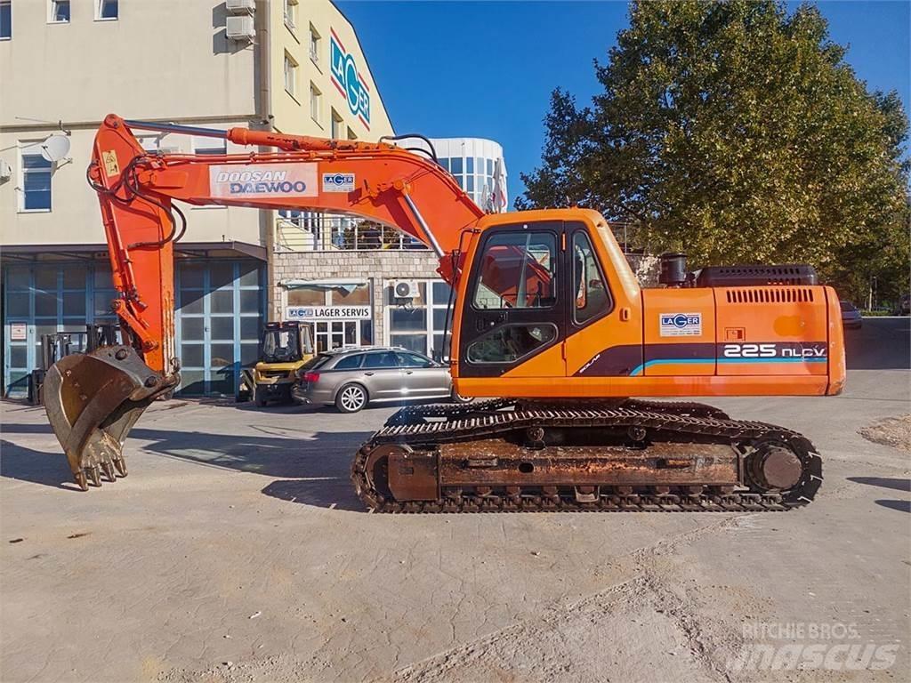 Doosan SOLAR 225NLC-V Εκσκαφείς με ερπύστριες