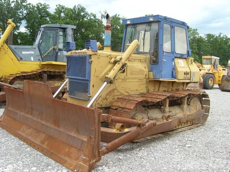 Komatsu D65E-8 Μπουλντόζες με ερπύστριες