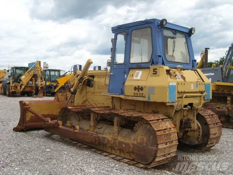 Komatsu D65E-8 Μπουλντόζες με ερπύστριες