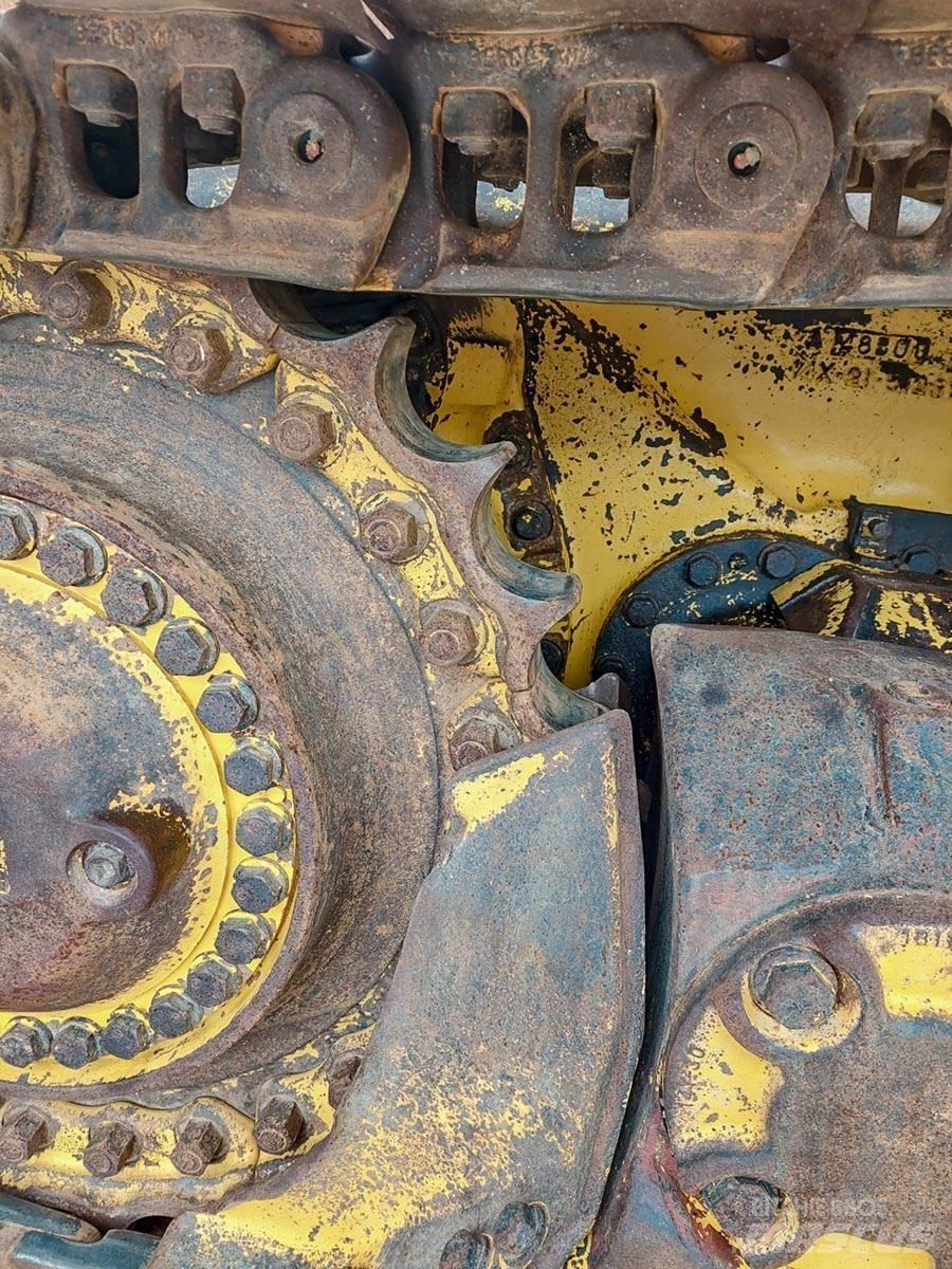 Komatsu D65PX-17 Μπουλντόζες με ερπύστριες