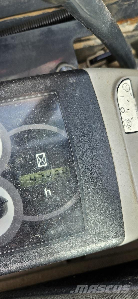 Komatsu PC26MR-3 Εκσκαφάκι (διαβολάκι) < 7t