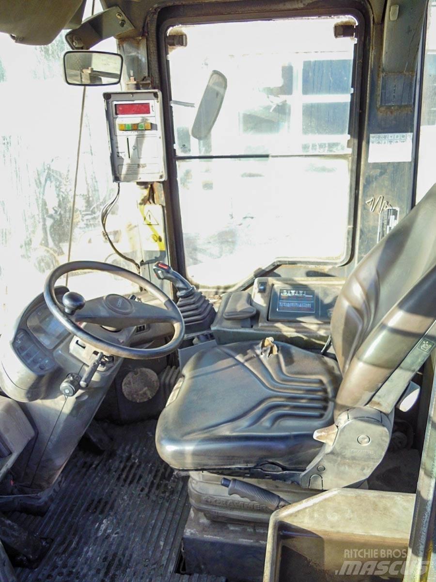 Komatsu WA270 Φορτωτές με λάστιχα (Τροχοφόροι)