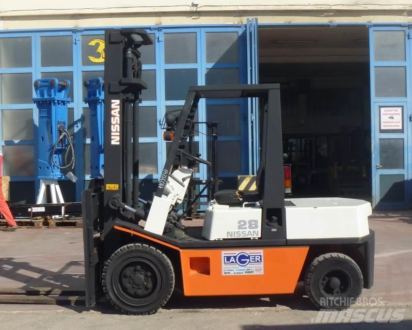 Nissan EGH02 Πετρελαιοκίνητα Κλαρκ