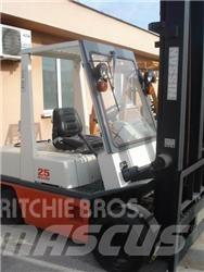 Nissan PH02M25 Περονοφόρα ανυψωτικά κλαρκ - άλλα