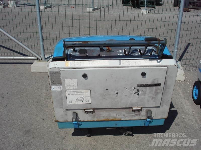 Toyota 4QBW9 Φορτηγά σκούπες