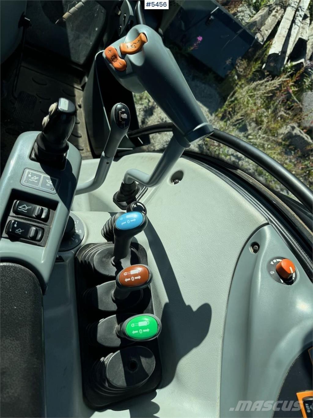 Valtra N123 Τρακτέρ