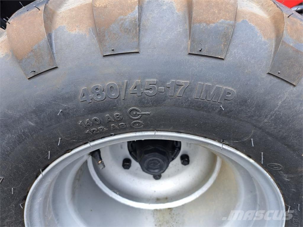 Case IH RB 344 Πρέσες κυλινδρικών δεμάτων