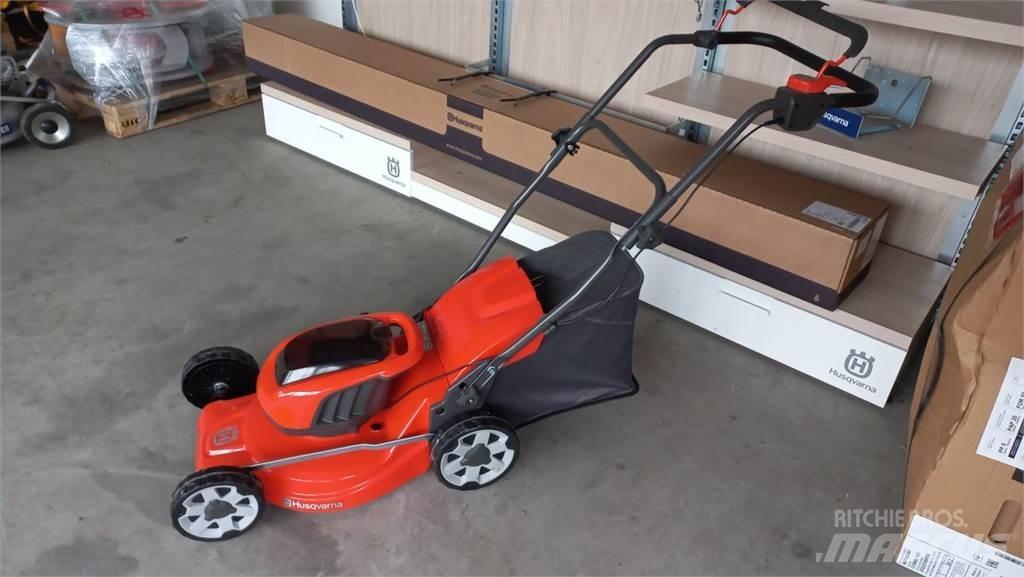 Husqvarna LC 137i Χορτοκοπτικά με καθιστό χειριστή