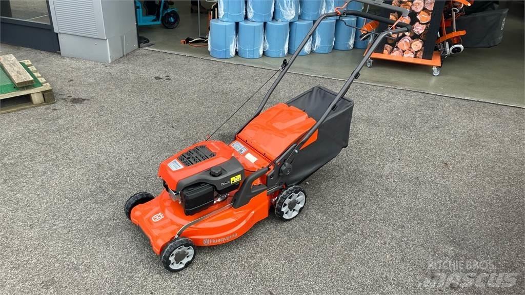 Husqvarna LC 247S Χορτοκοπτικά με καθιστό χειριστή
