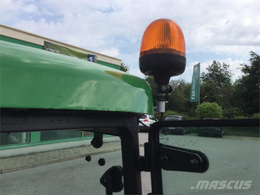 John Deere 1026R Τρακτέρ