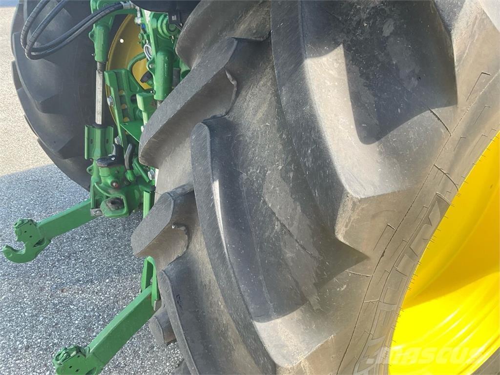 John Deere 6110R Τρακτέρ