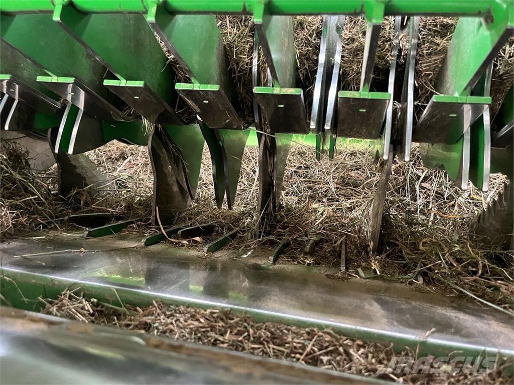 John Deere V451R Πρέσες κυλινδρικών δεμάτων