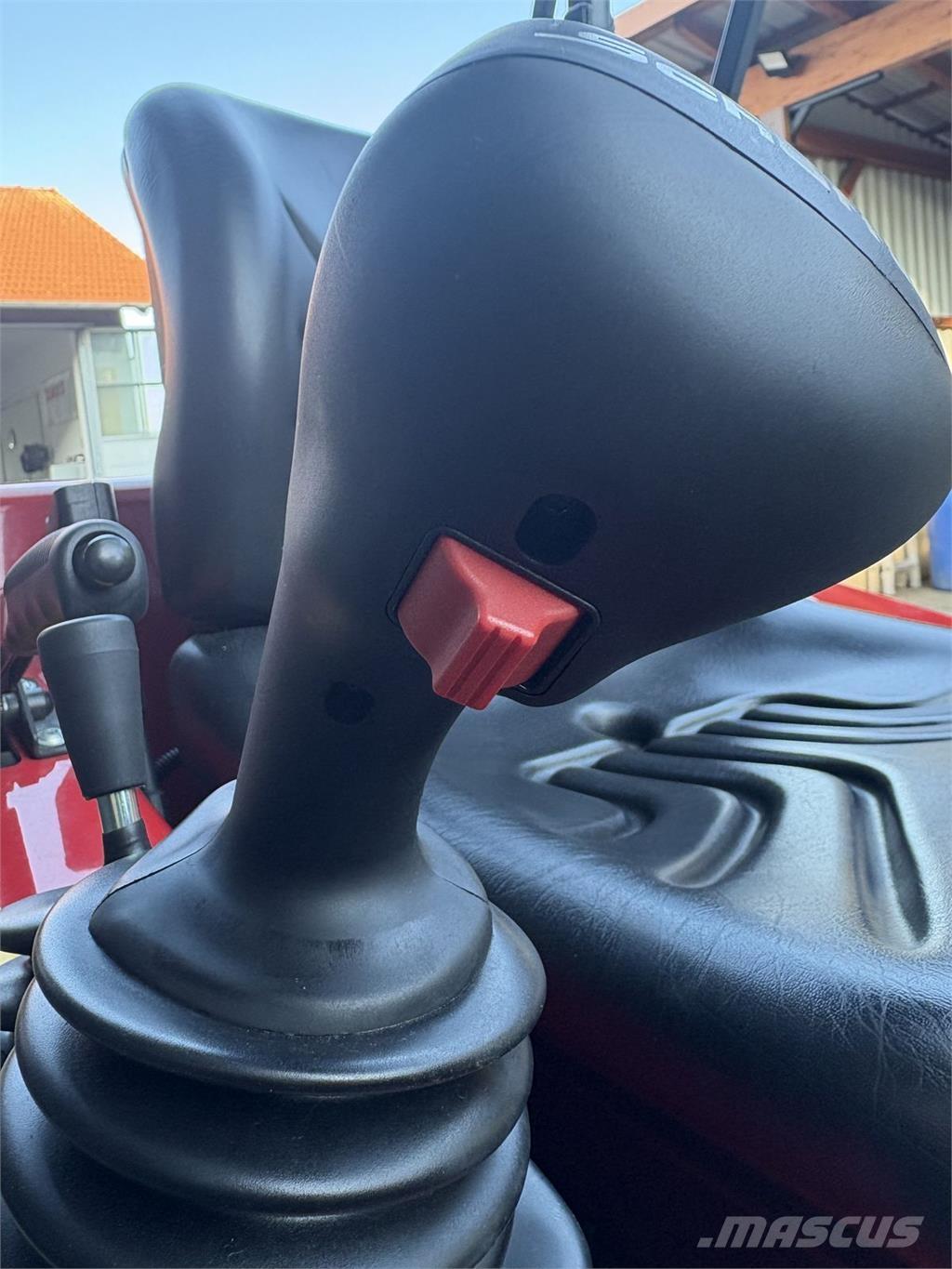 Schäffer 2630 Εμπρόσθιοι φορτωτές και σκαπτικά