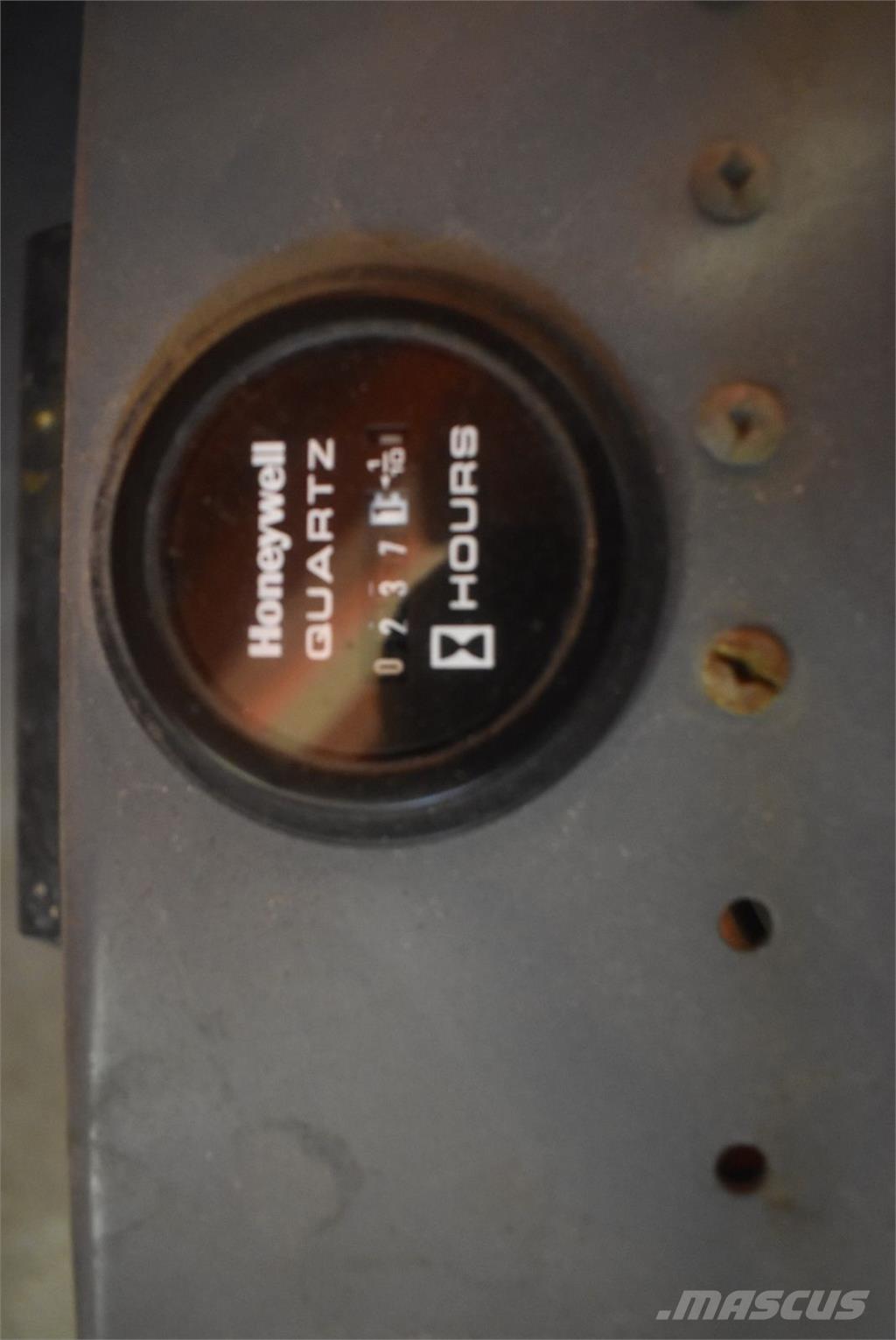 SkyJack SJ-III 3220 Ανυψωτήρες με αρθρωτό βραχίονα