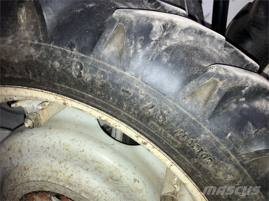  W7x28 Ελαστικά και ζάντες