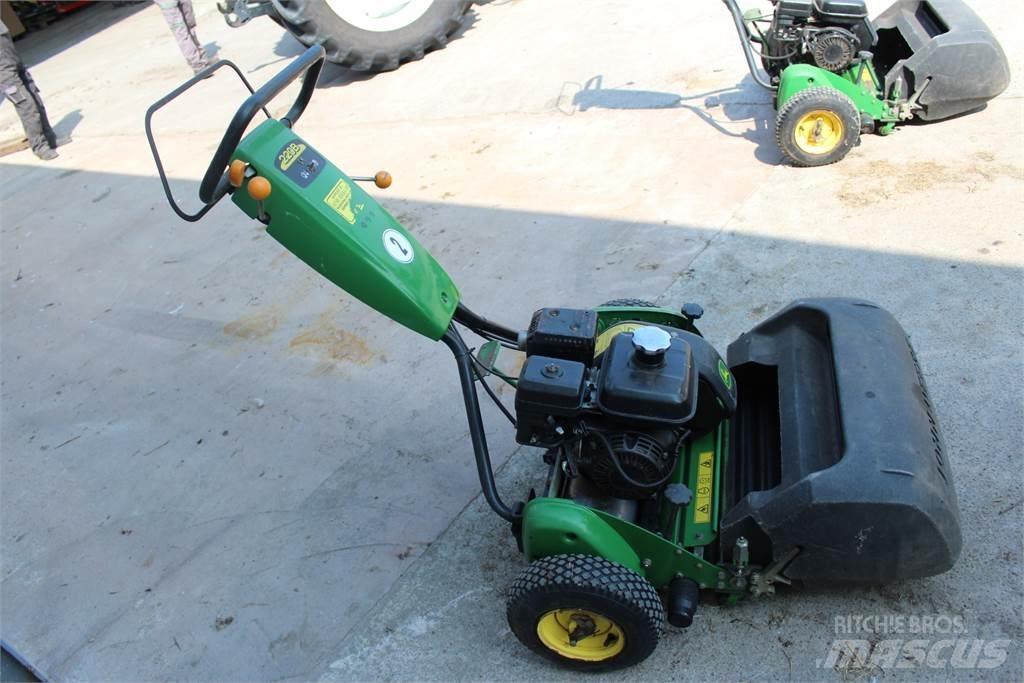 John Deere 220B Χορτοκοπτικά ώθησης