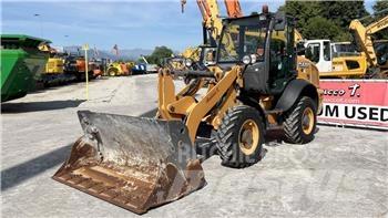 CASE 221F 4x4 Φορτωτές με λάστιχα (Τροχοφόροι)