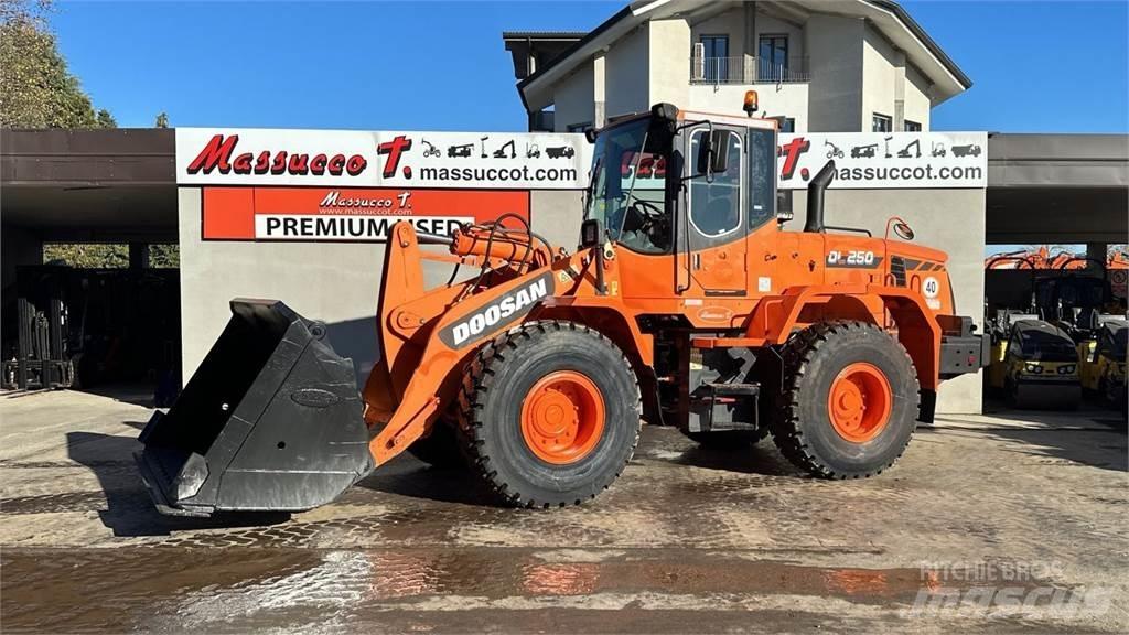 Doosan DL250 Φορτωτές με λάστιχα (Τροχοφόροι)