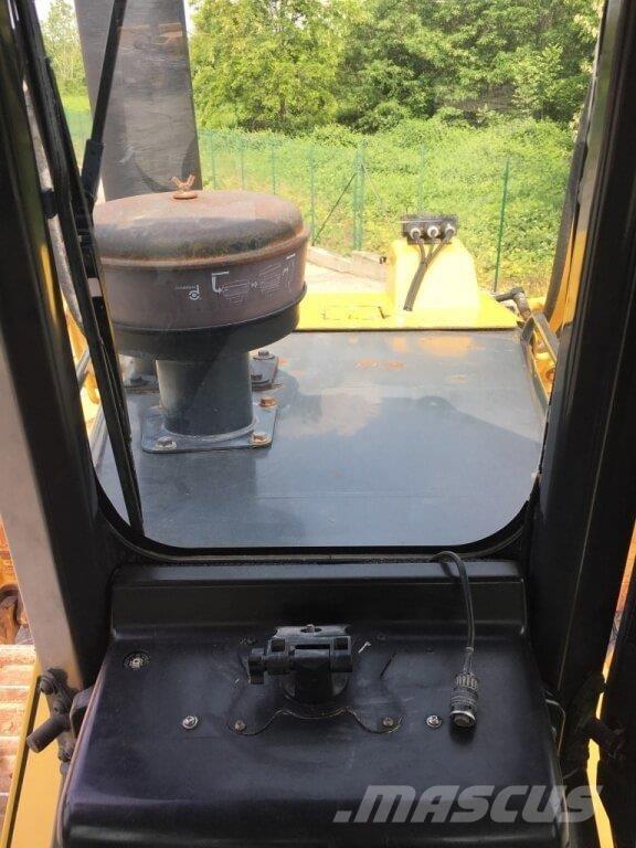 Komatsu D65WX-16 Μπουλντόζες με ερπύστριες