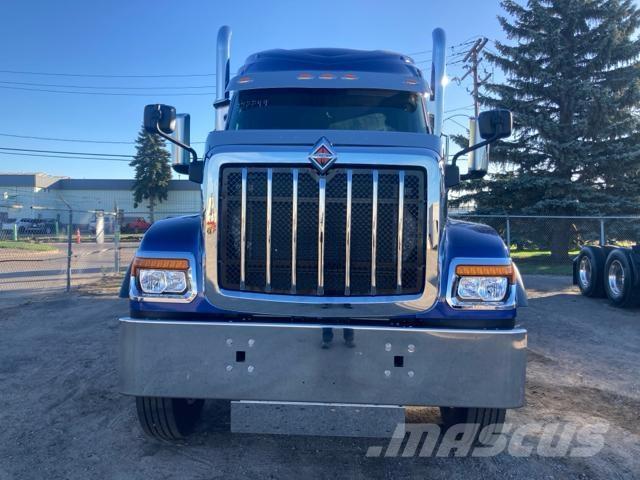 International HX Τράκτορες