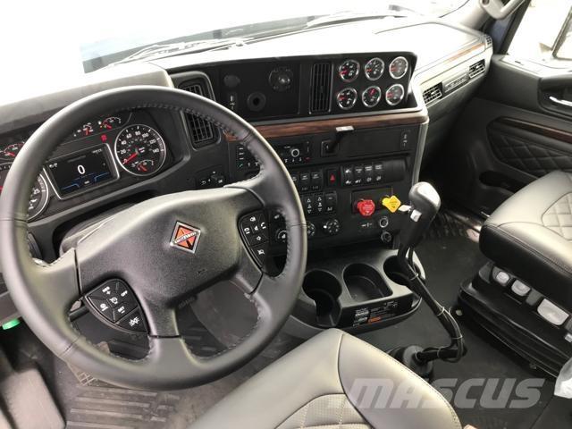 International HX Τράκτορες