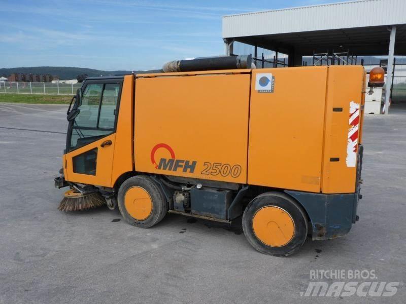Aebi MFH 2500 Φορτηγά σκούπες