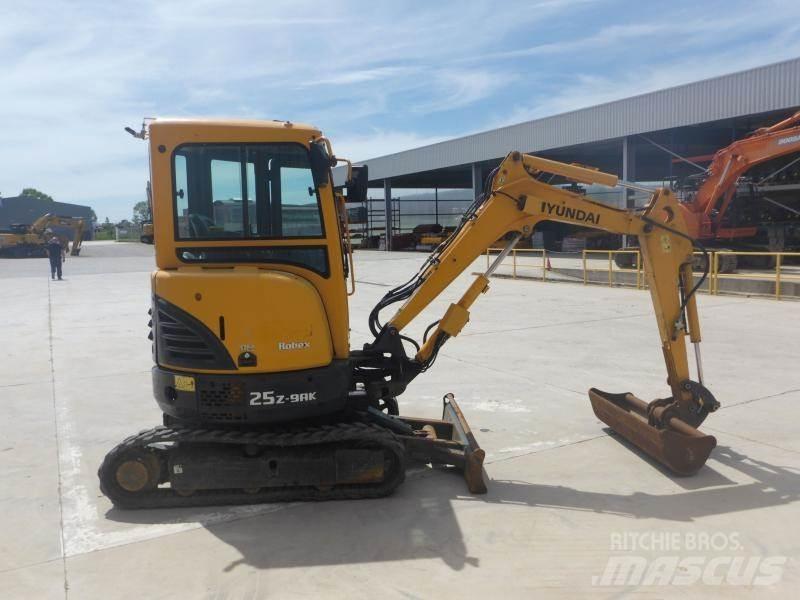 Hyundai R25Z-9A Εκσκαφάκι (διαβολάκι) < 7t