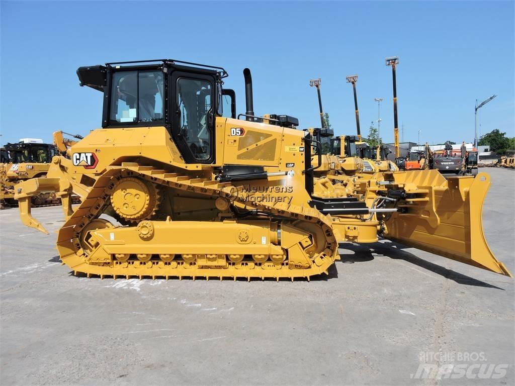 CAT D5 Μπουλντόζες
