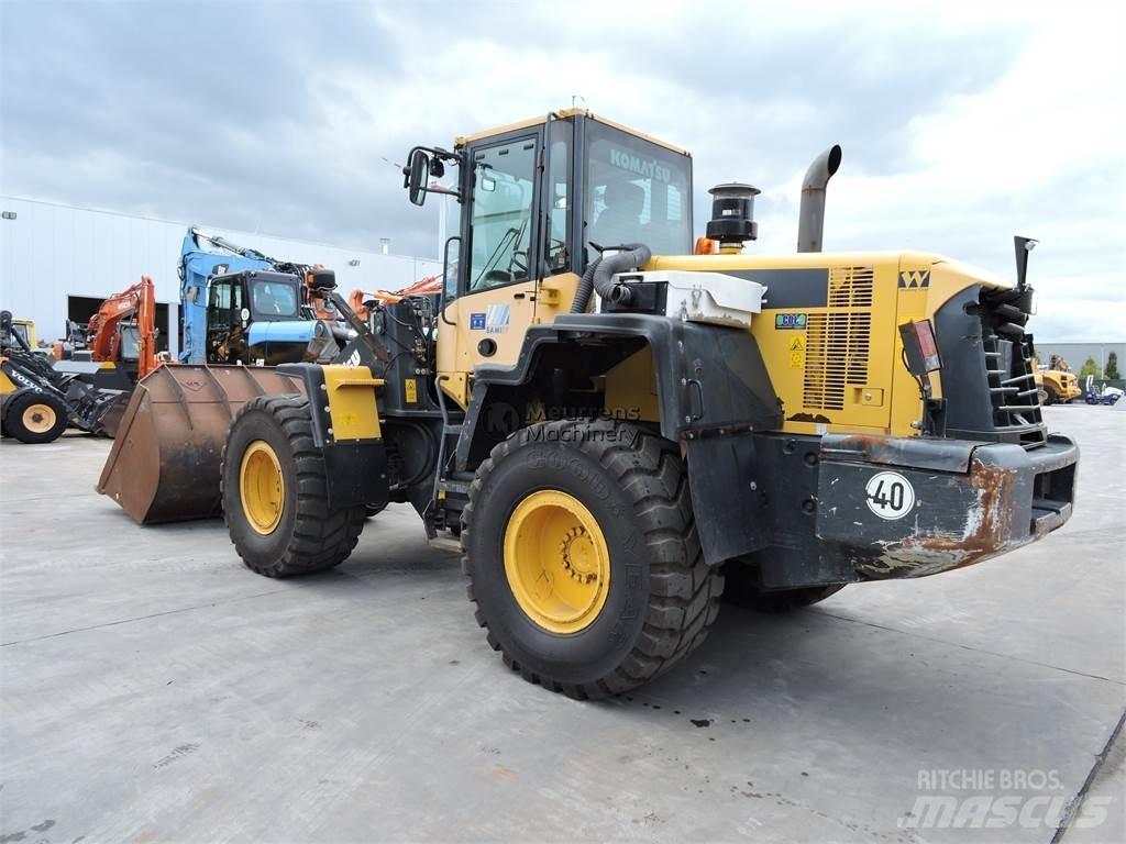 Komatsu WA320 Φορτωτές με λάστιχα (Τροχοφόροι)