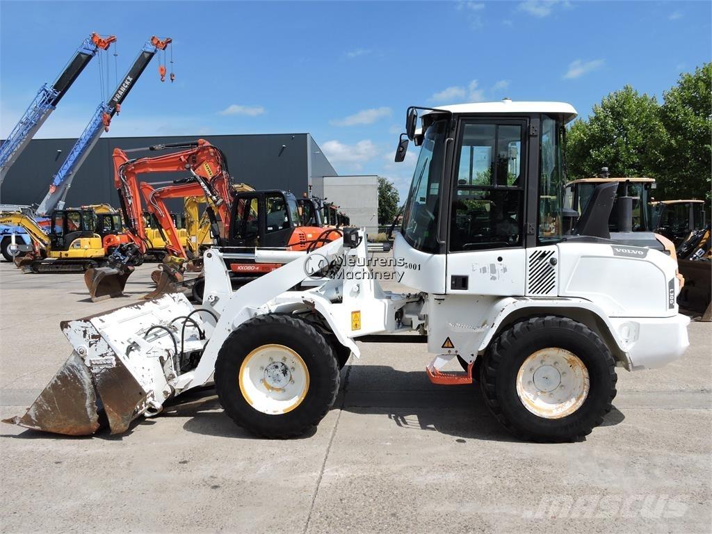 Volvo L30G + FORK Φορτωτές με λάστιχα (Τροχοφόροι)