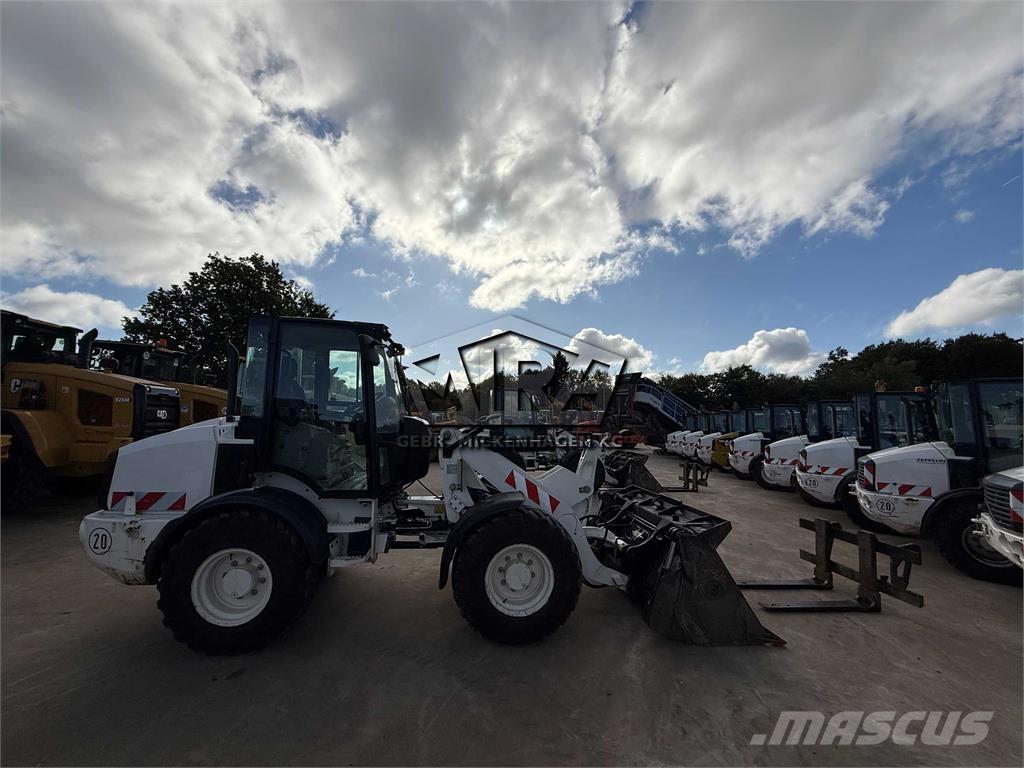 CAT 908M Φορτωτές με λάστιχα (Τροχοφόροι)