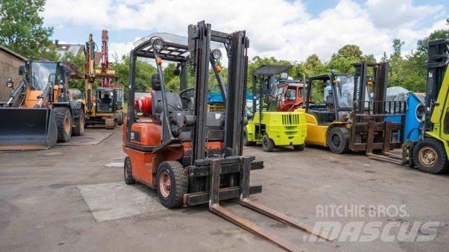 Nissan 18 Περονοφόρα ανυψωτικά κλαρκ με φυσικό αέριο LPG