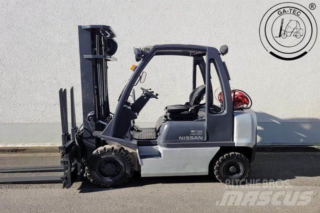 Nissan U1D2A25LQ Περονοφόρα ανυψωτικά κλαρκ με φυσικό αέριο LPG