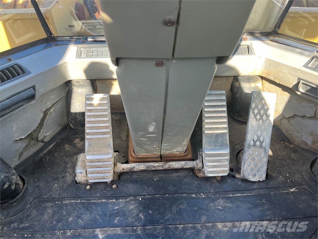 CASE 821C Φορτωτές με λάστιχα (Τροχοφόροι)