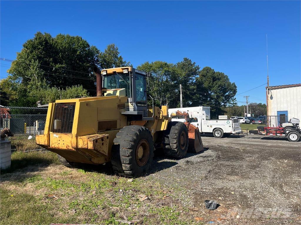 CASE 821C Φορτωτές με λάστιχα (Τροχοφόροι)