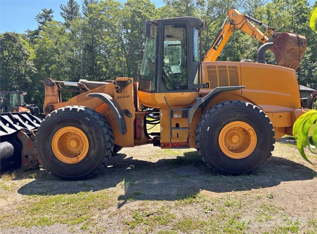 CASE 821F Φορτωτές με λάστιχα (Τροχοφόροι)