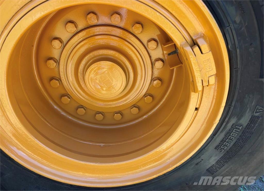 CASE 821F Φορτωτές με λάστιχα (Τροχοφόροι)