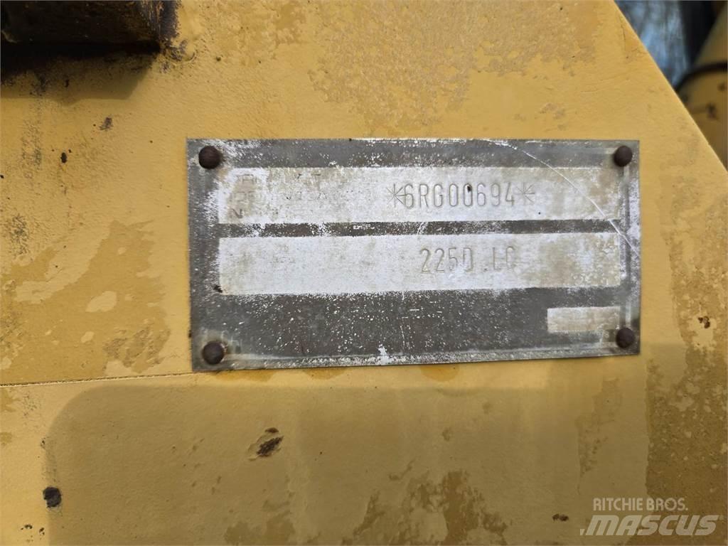 CAT 225D Εκσκαφείς με ερπύστριες