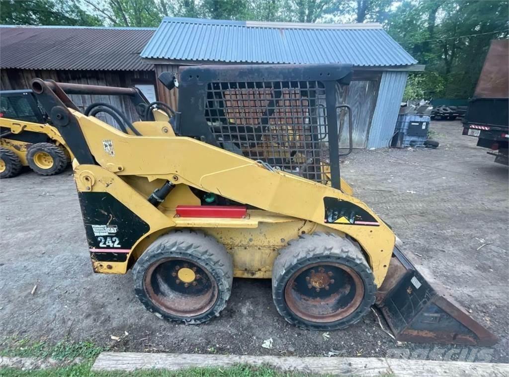 CAT 242 Φορτωτάκια
