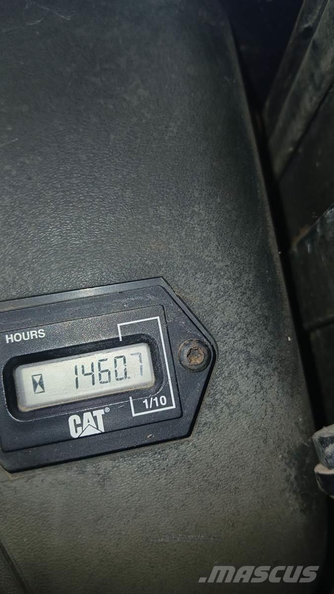 CAT 242 Φορτωτάκια