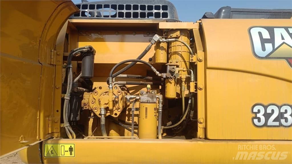 CAT 323D3 Εκσκαφείς με ερπύστριες