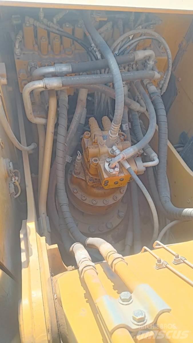 CAT 323D3 Εκσκαφείς με ερπύστριες