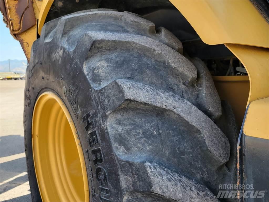 CAT 450F Εκσκαφείς με ερπύστριες
