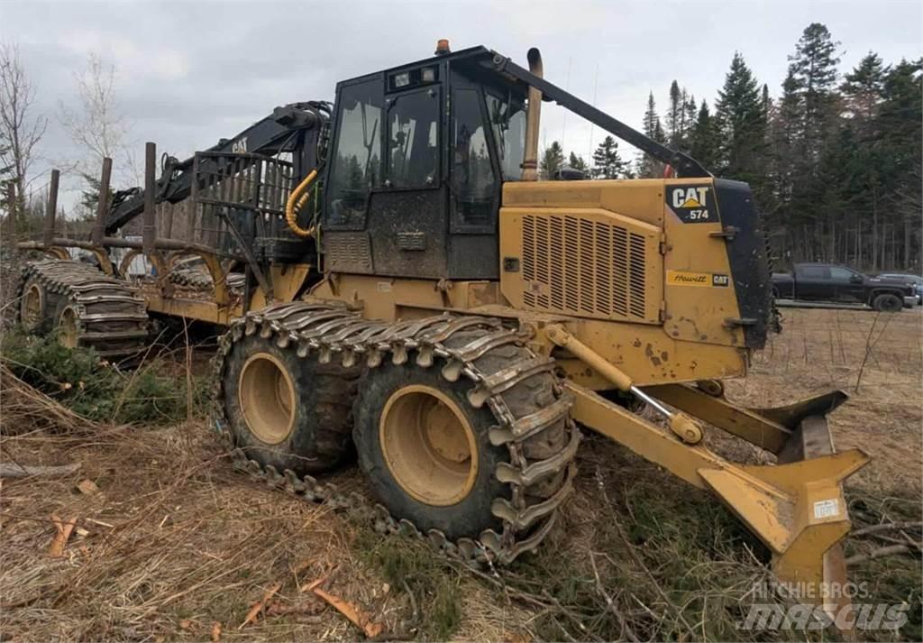 CAT 574 Μεταφορείς ξυλείας
