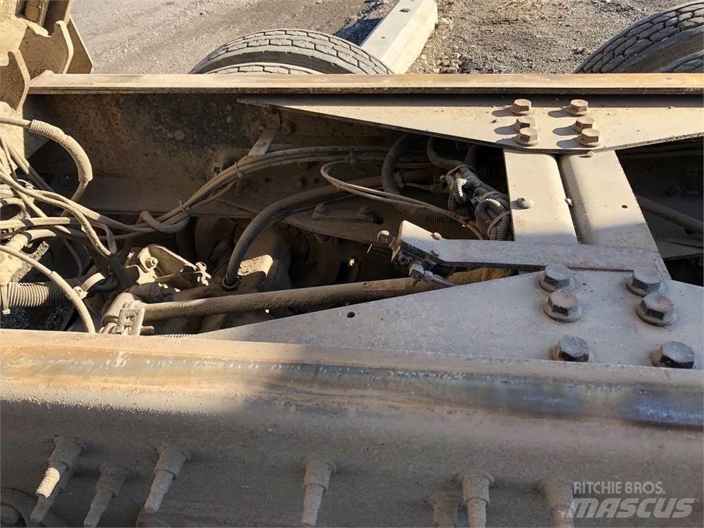 CAT CT660 Φορτηγά Ανατροπή