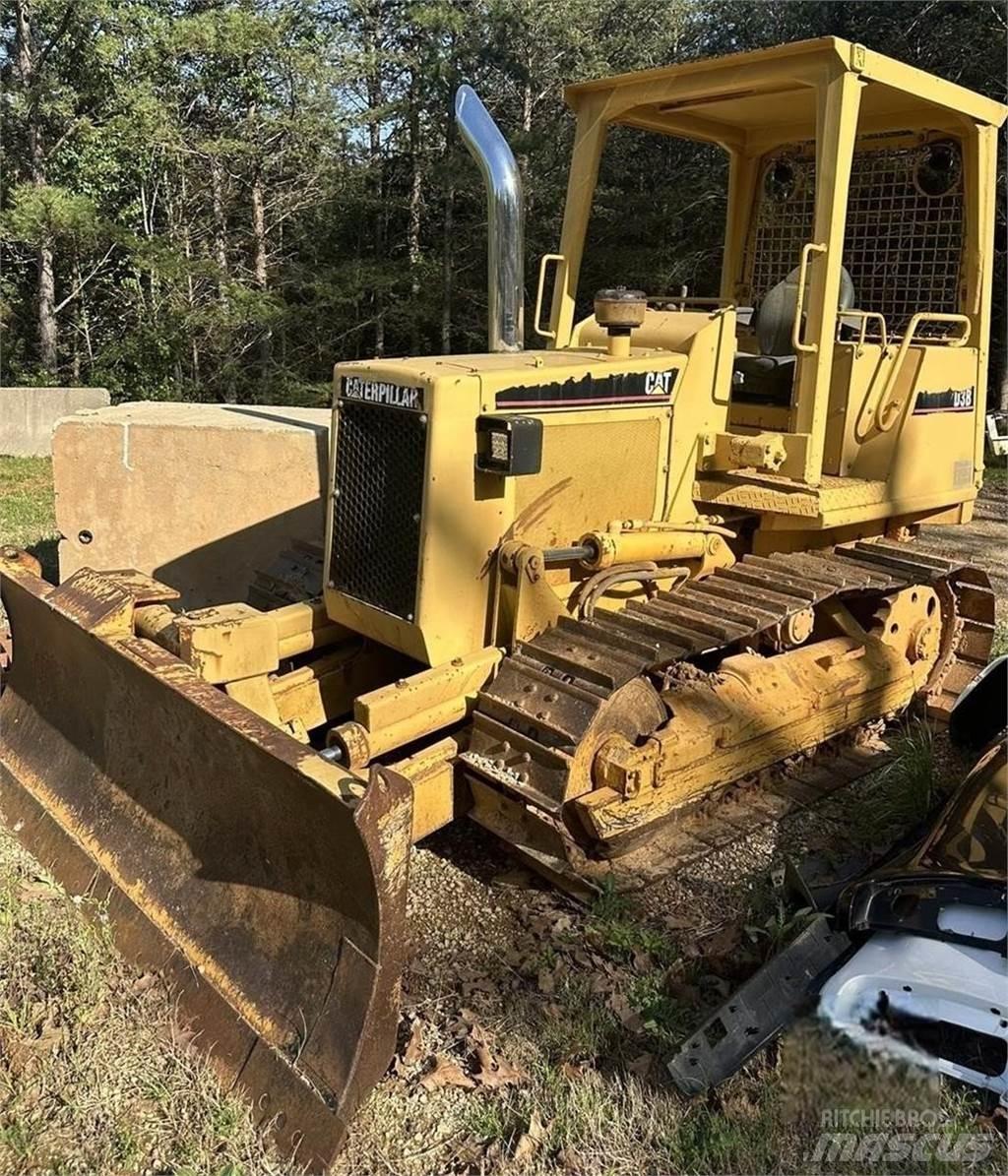 CAT D3B Μπουλντόζες με ερπύστριες
